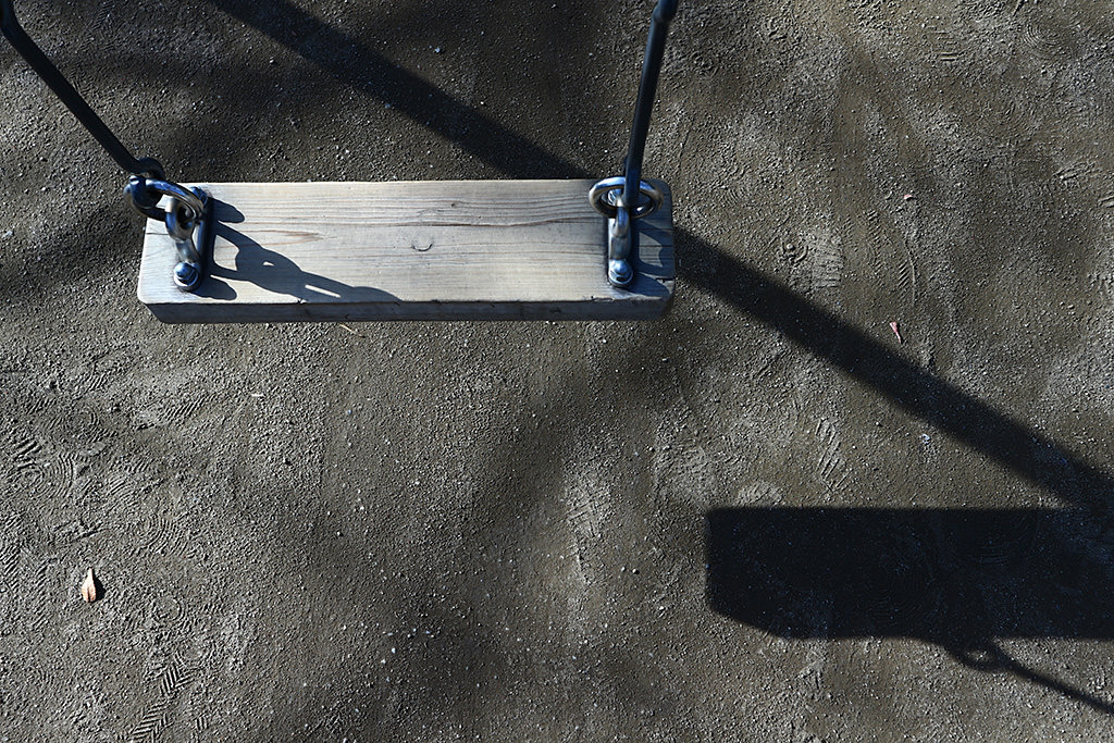 Top-down image of swing (high contrast)