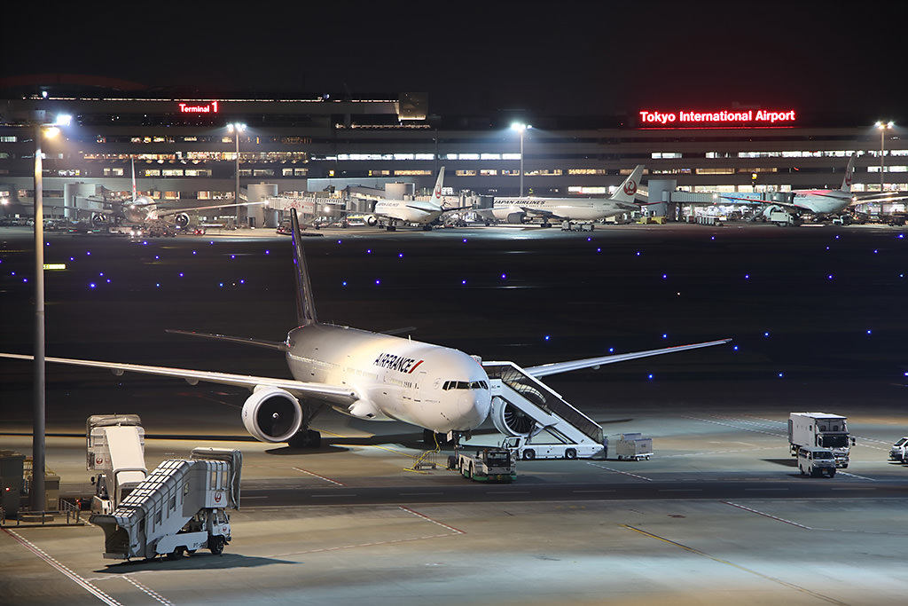 Plane at airport (sharp)