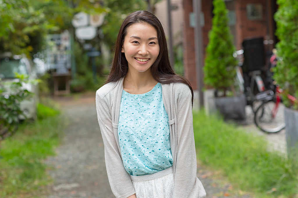 Portrait of lady outside house, with stronger bokeh