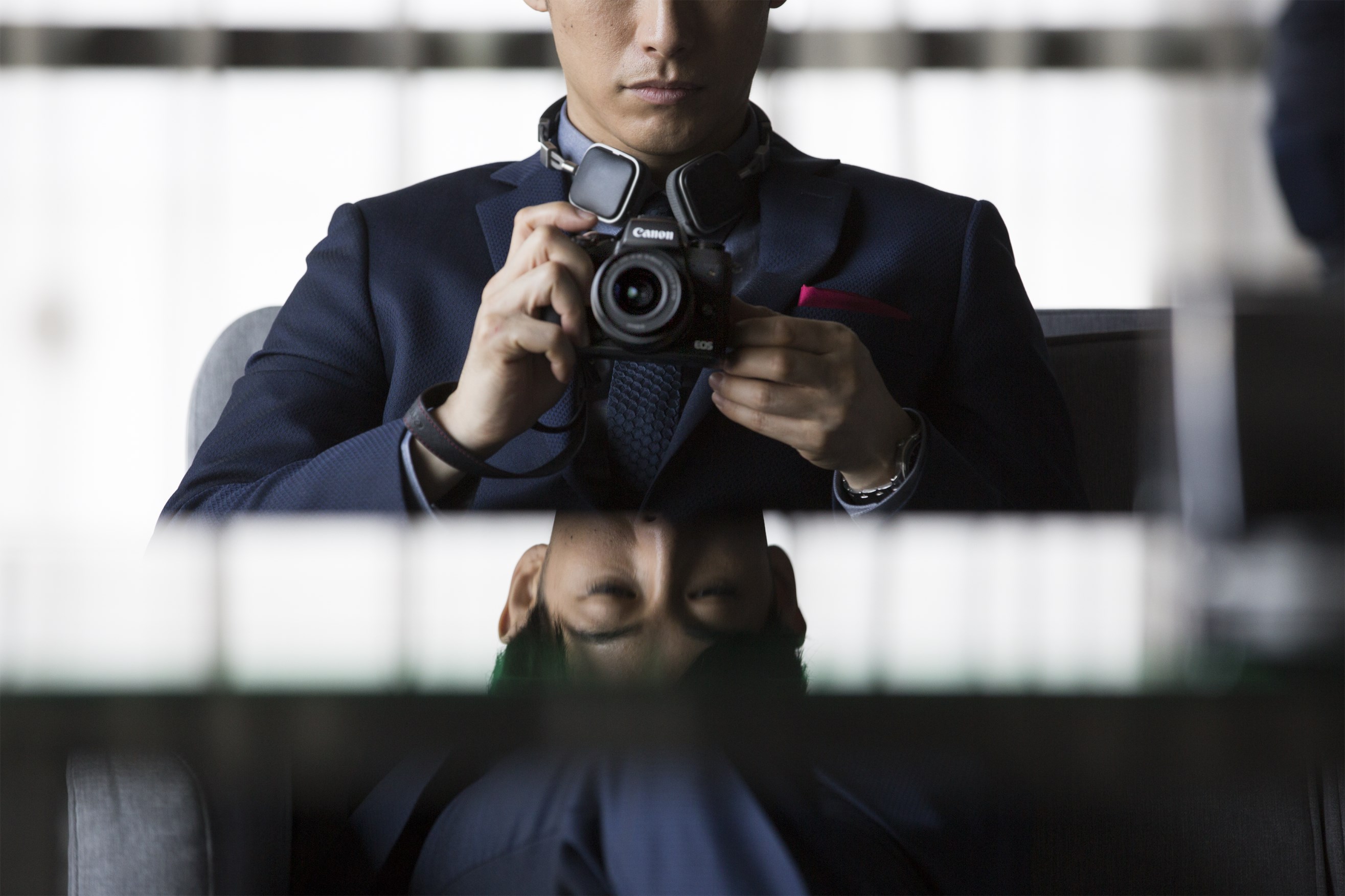 Dean Fujioka x EOS M5 reflection