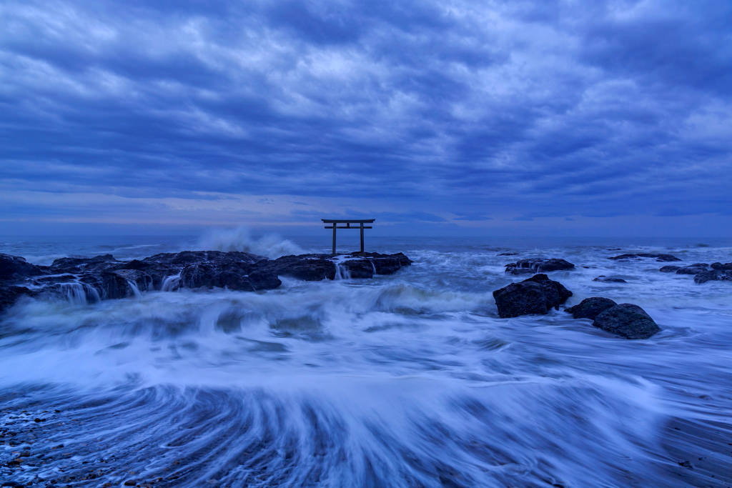Waves, shot with the EOS 5D Mark III