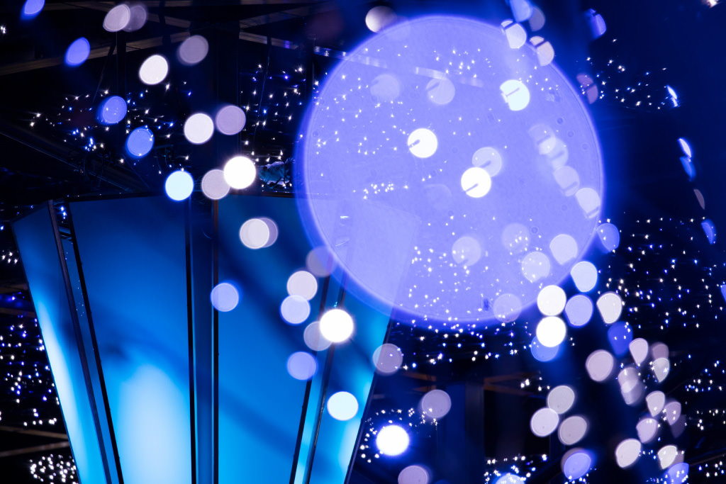 Decorative lights with large bokeh circles, photographed with the EOS 5D Mark III