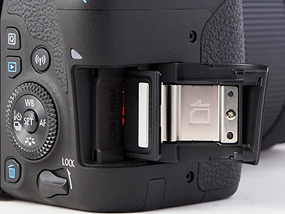 EOS 77D recording media slots