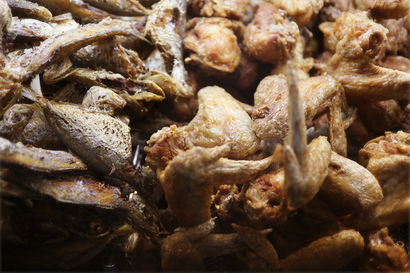 deep-fried chicken and fish at Market Street Nasi Lemak stall