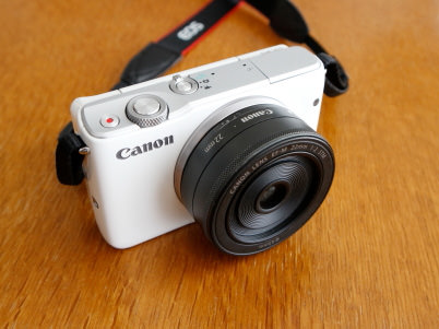 EOS M10