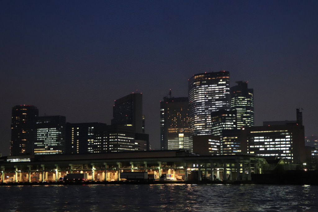 EOS 77D night photograph