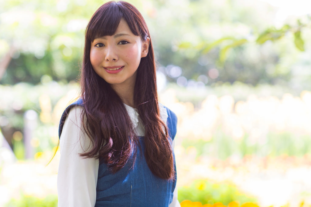 Shot at 85mm (common focal length for portraiture)