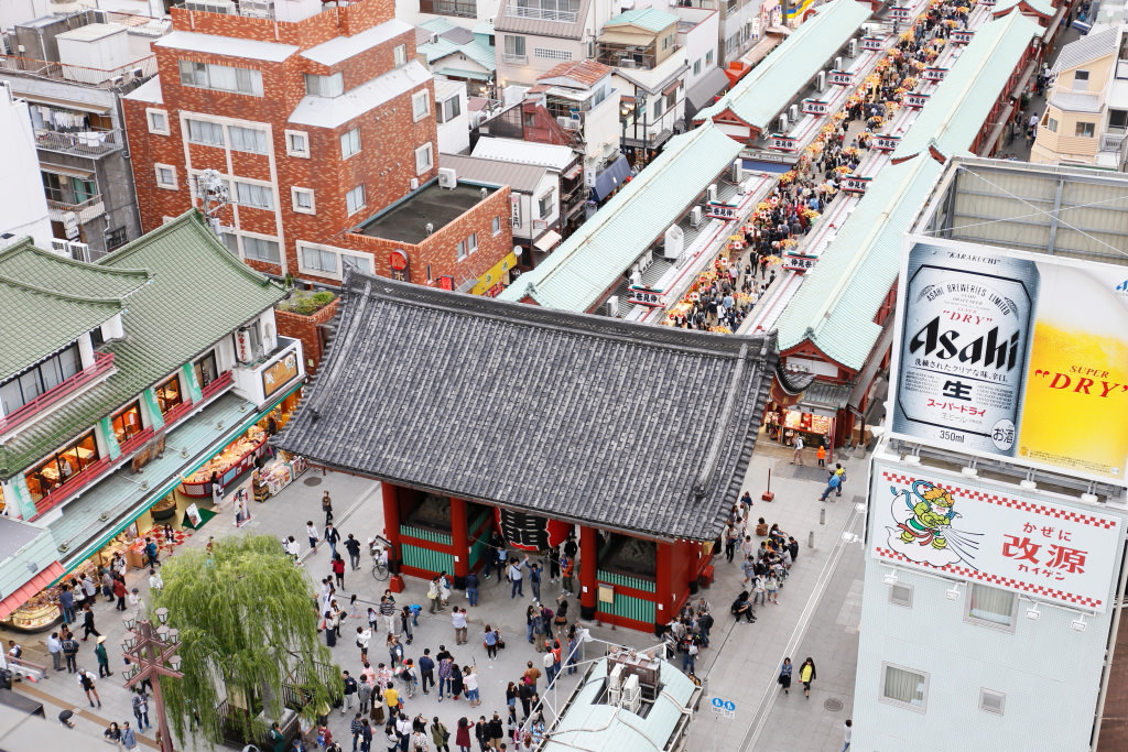 Kaminarimon, shot from a high position.