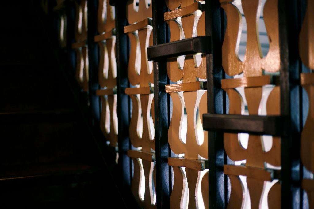 Interesting patterns at a cafe (EOS 6D)