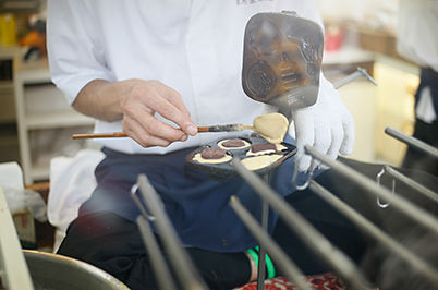 Photographing a craftsman at work (EOS 6D)