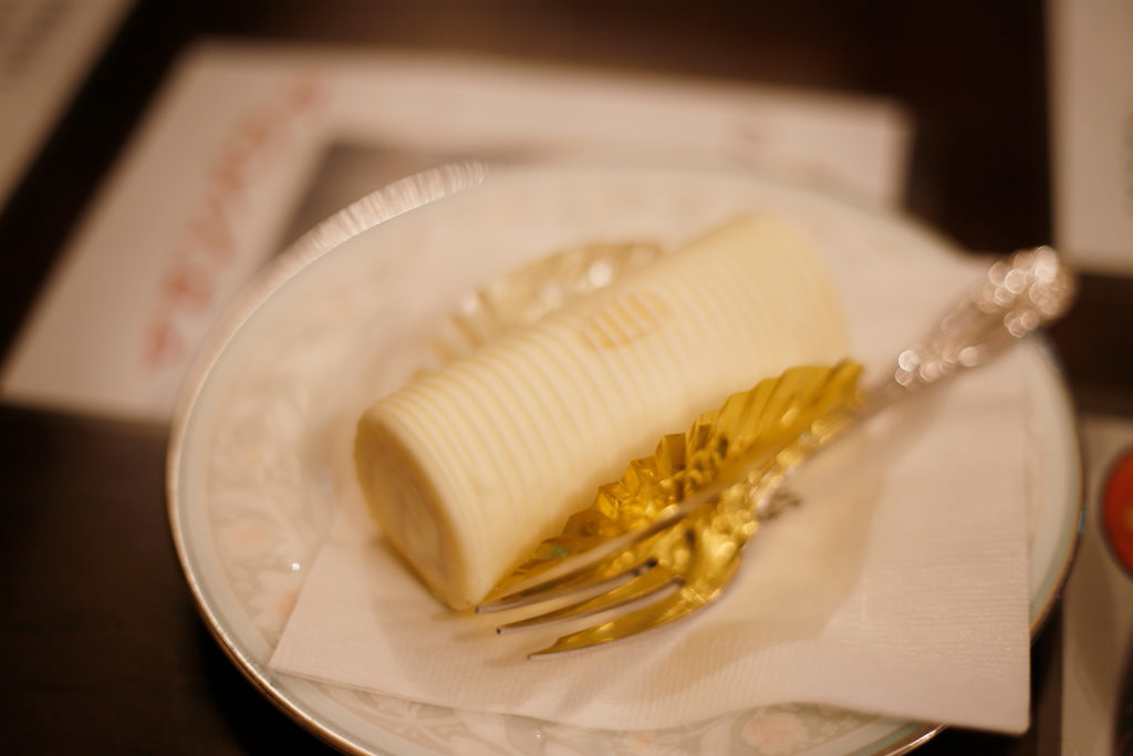Oblique angle shot of dessert (EOS 6D)