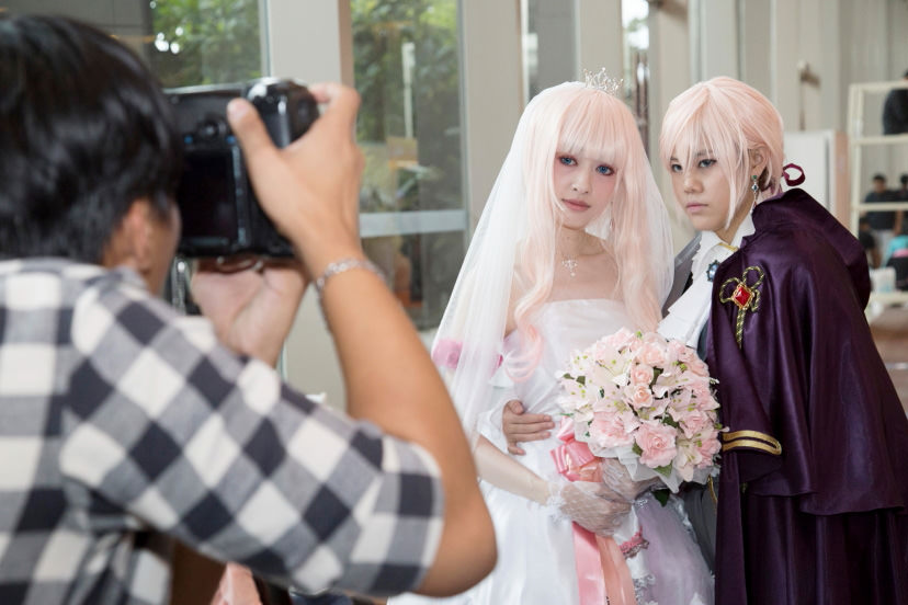 Cosplay photographer in action (2)