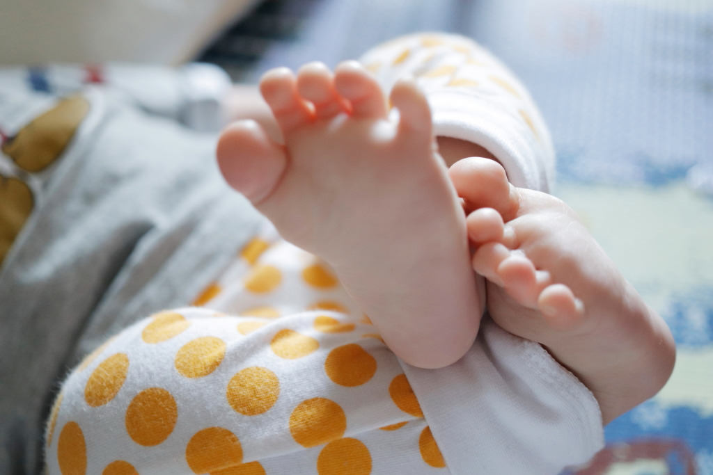 A baby's feet, shot with the EF-S35mm f/2.8 Macro IS STM at 1/160 sec