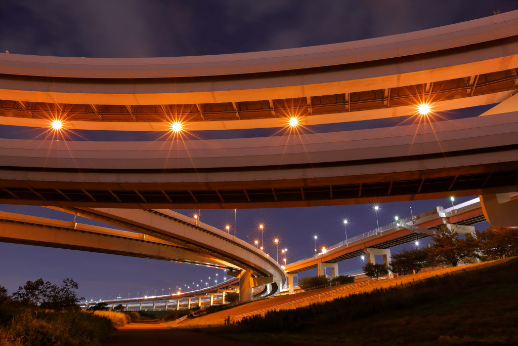 Highway with starbursts (EOS 5D Mark IV + EF24-70mm f/4L IS USM)