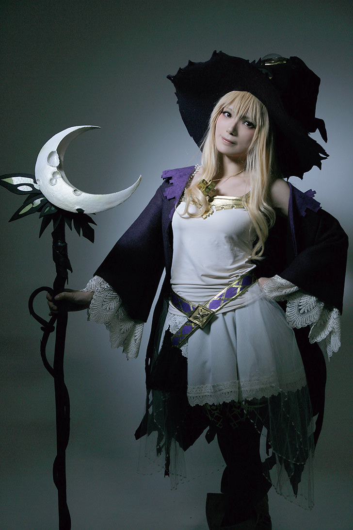 Cosplay photo shot using a beauty dish