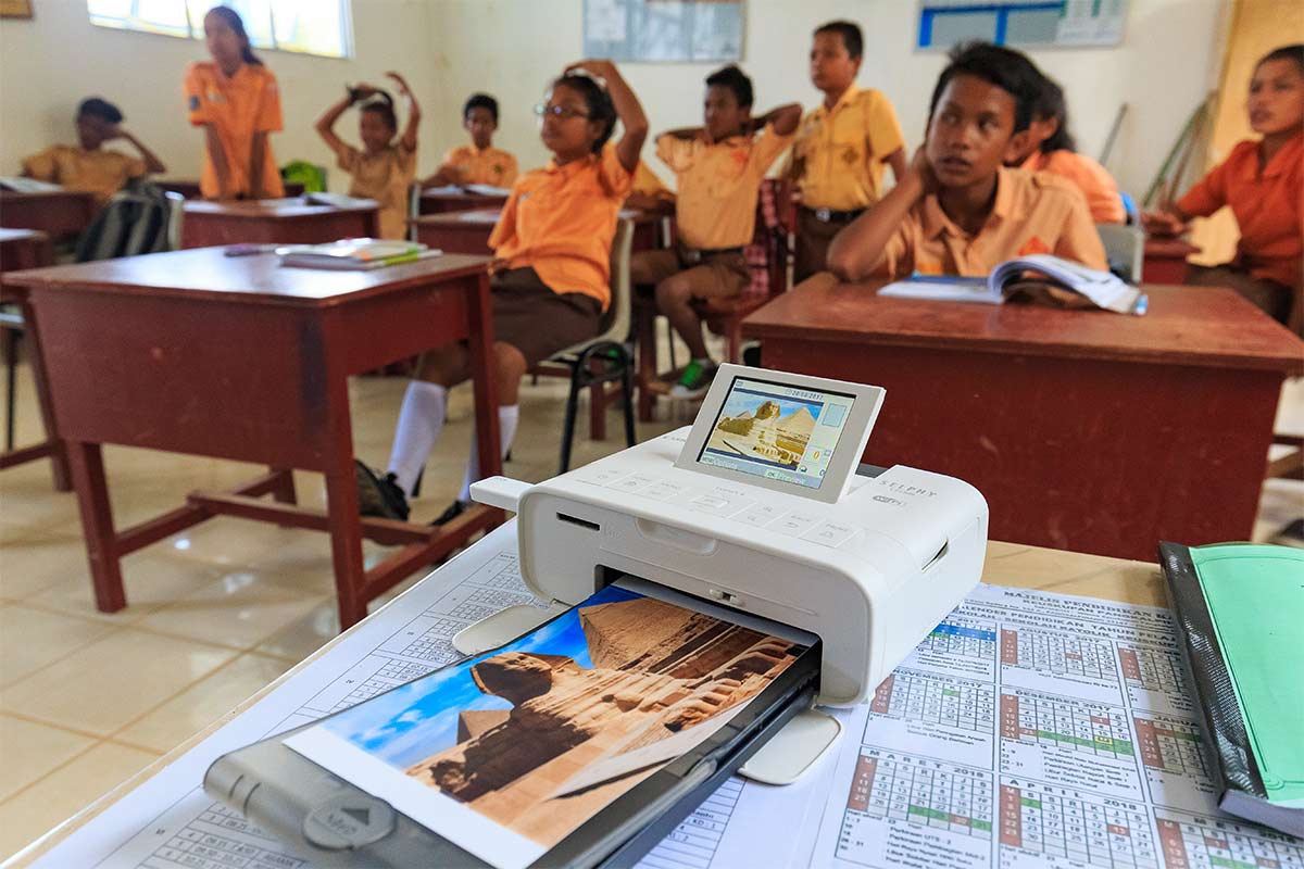 compact photo printer selphy cp1300