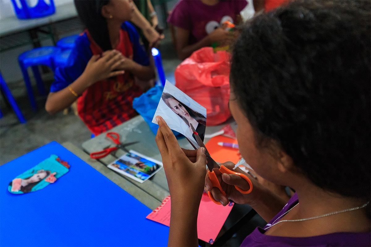 selphy cp1300 compact photo printer in school usage