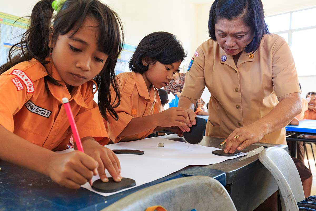 selphy cp1300 compact photo printer