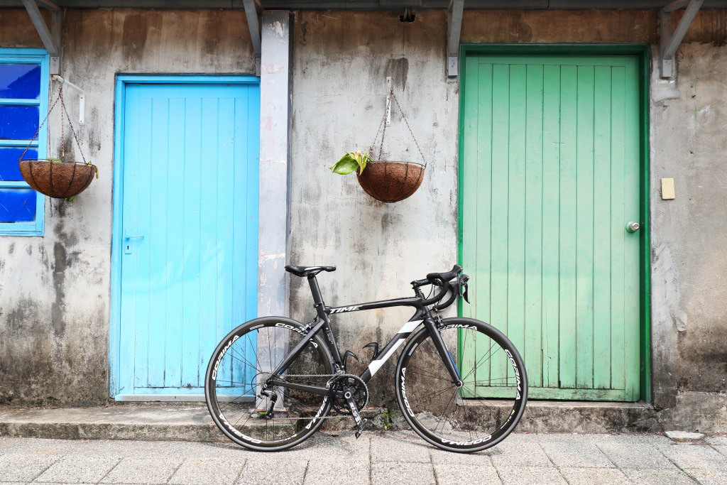 Doors of houses in Taipei, shot with the EOS M6
