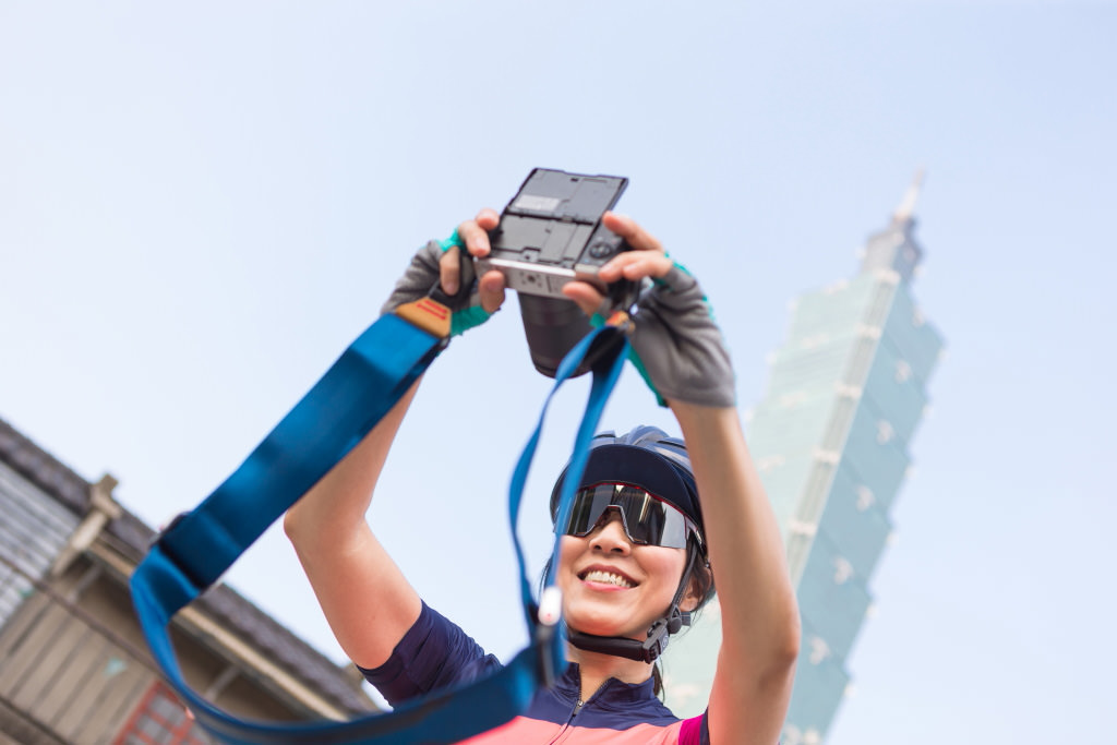 A selfie with the EOS M6 while cycling