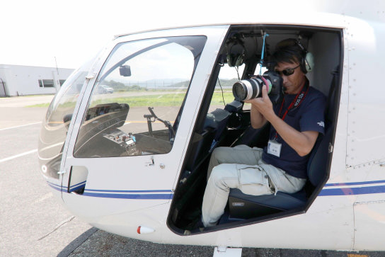 camera with rubber string