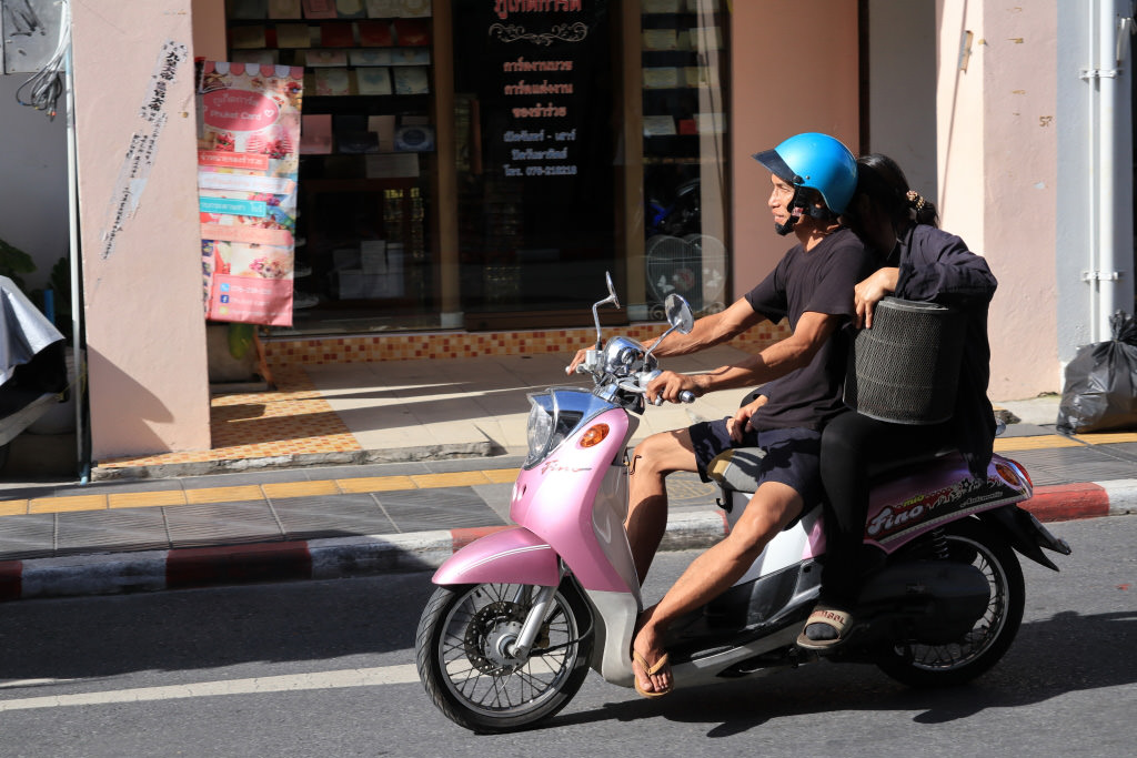 Motorbike couple, street photography, PowerShot G1 X Mark III