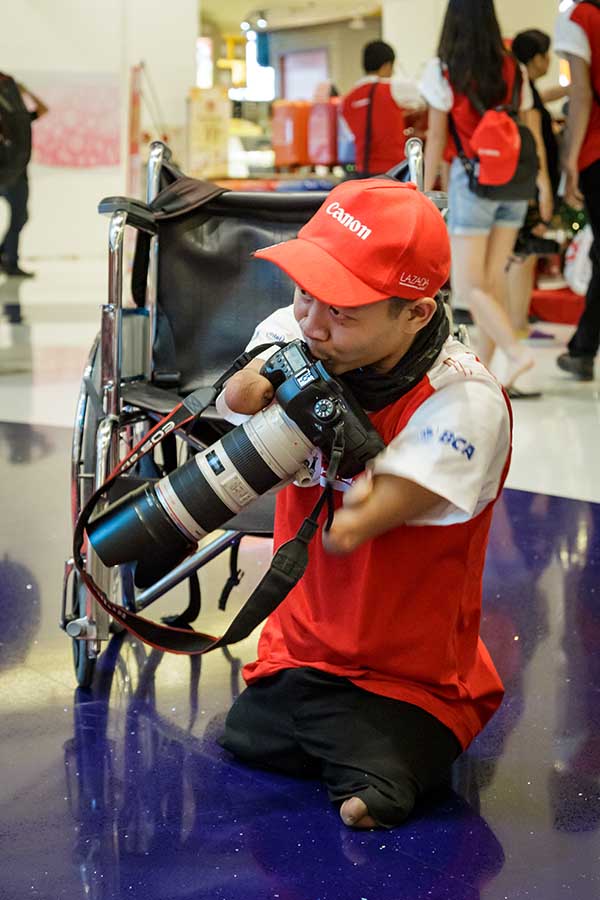 bang dzoel disabled photographer from indonesia