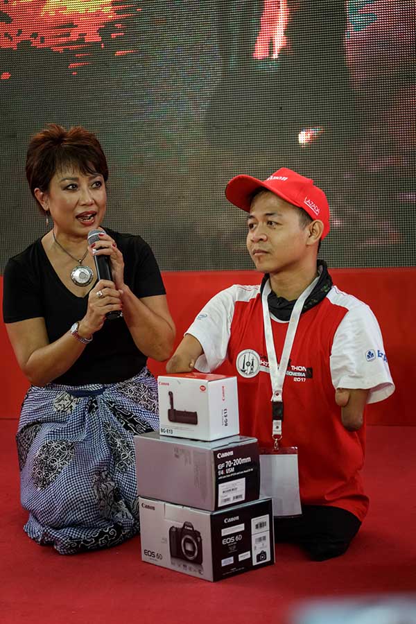 bang dzoel disabled photographer from indonesia