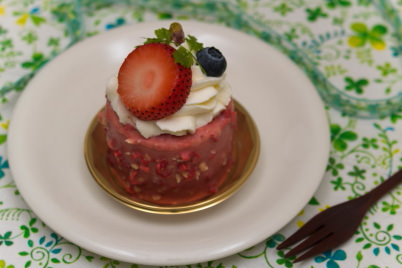 Shot 4m away, weak ceiling bounce (underexposed)