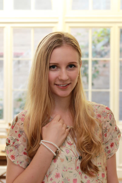 Portrait with bounce adapter