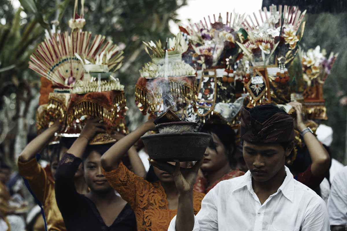 bali ceremony in ubud with eos 5d mark IV