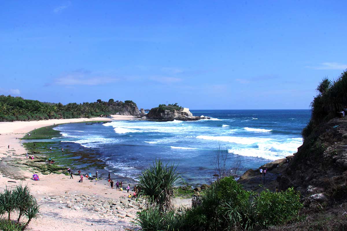 klayar beach indonesia