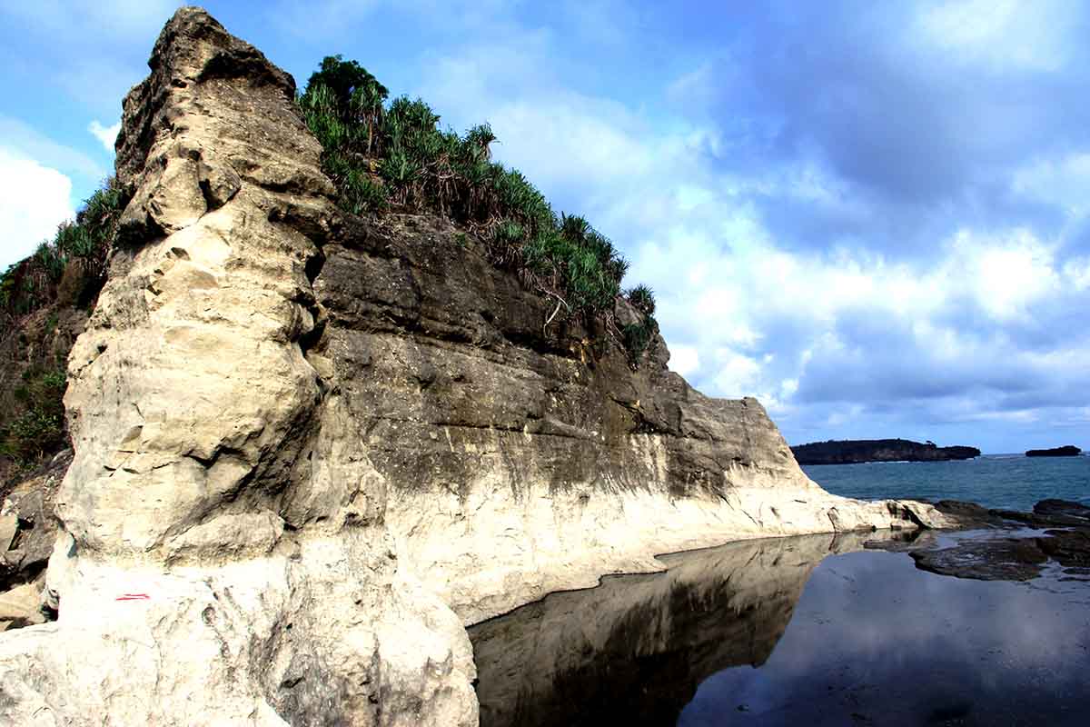 Klayar beach indonesia