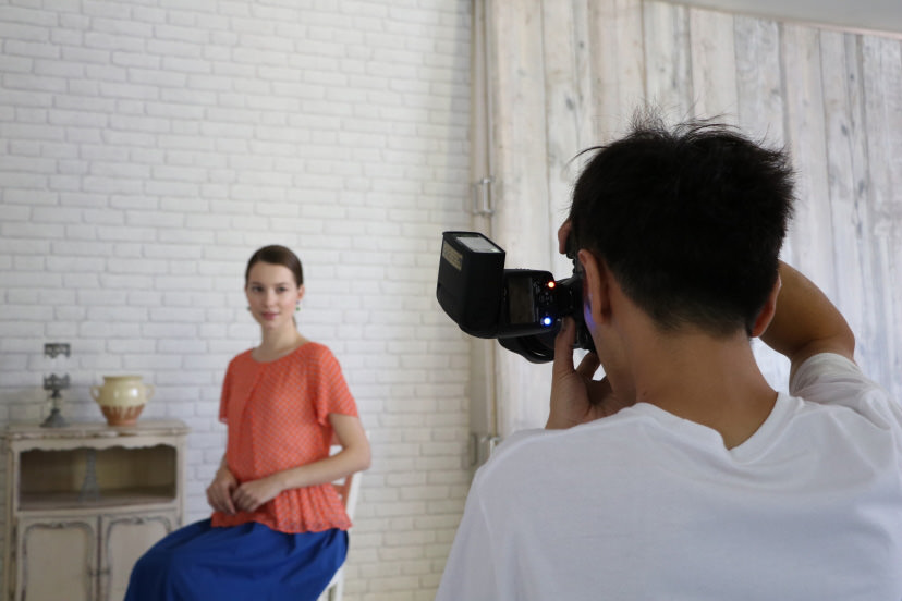 Speedlite 470EX-AI in use during a portrait shoot