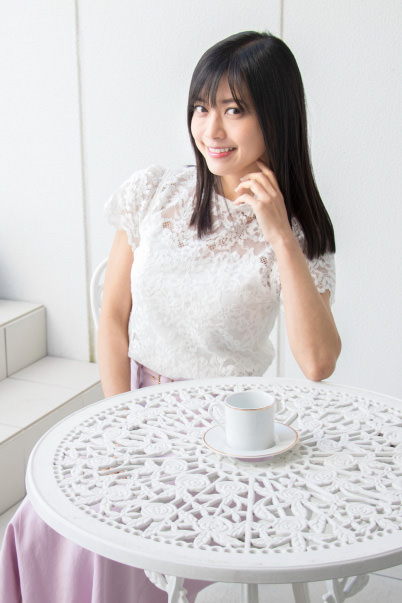 Sit-down pose (good)