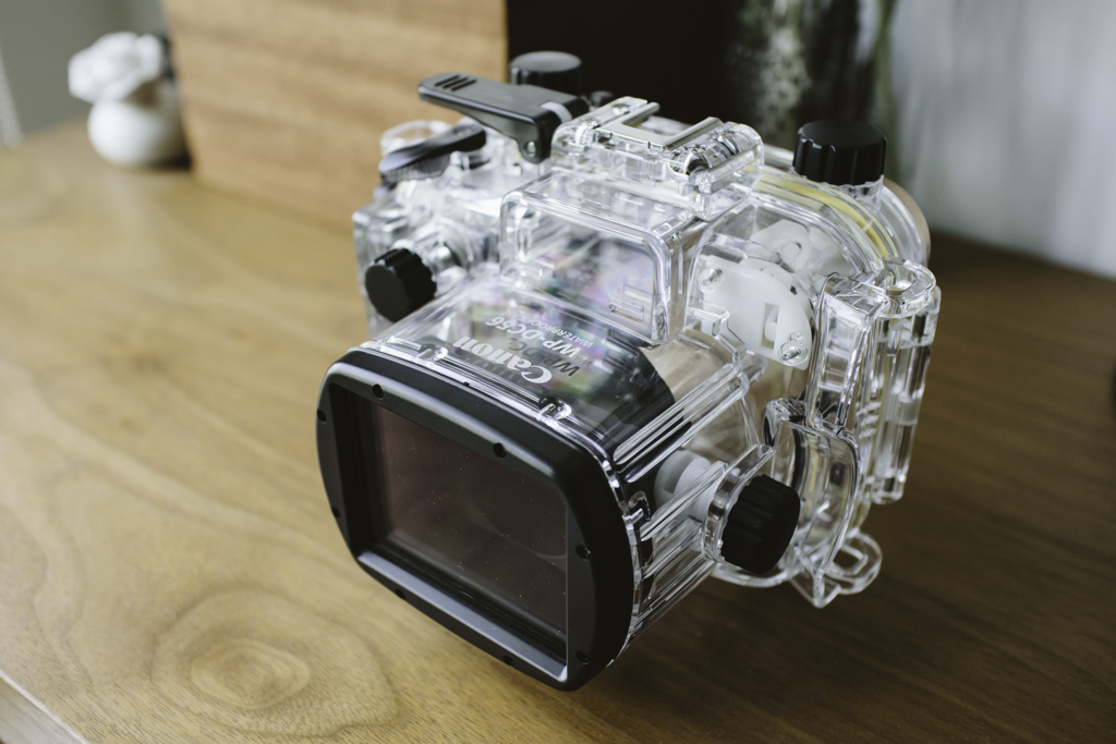 Canon PowerShot G1 X Mark III on wooden table