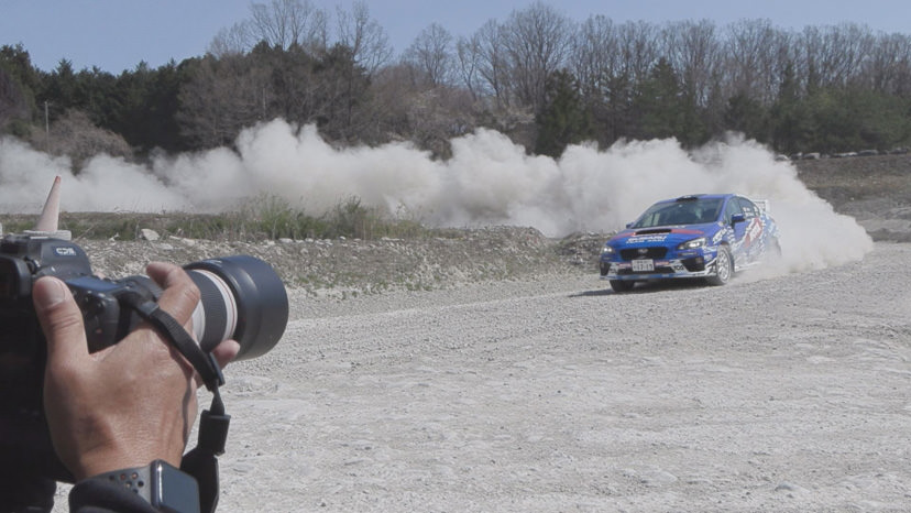 Photographing motorsports with f/4L zoom lens