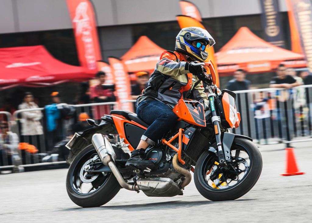 Bike race with panning