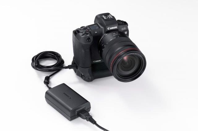 EOS R charging with battery grip