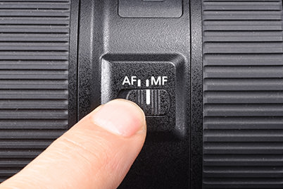 MF switch set to MF mode