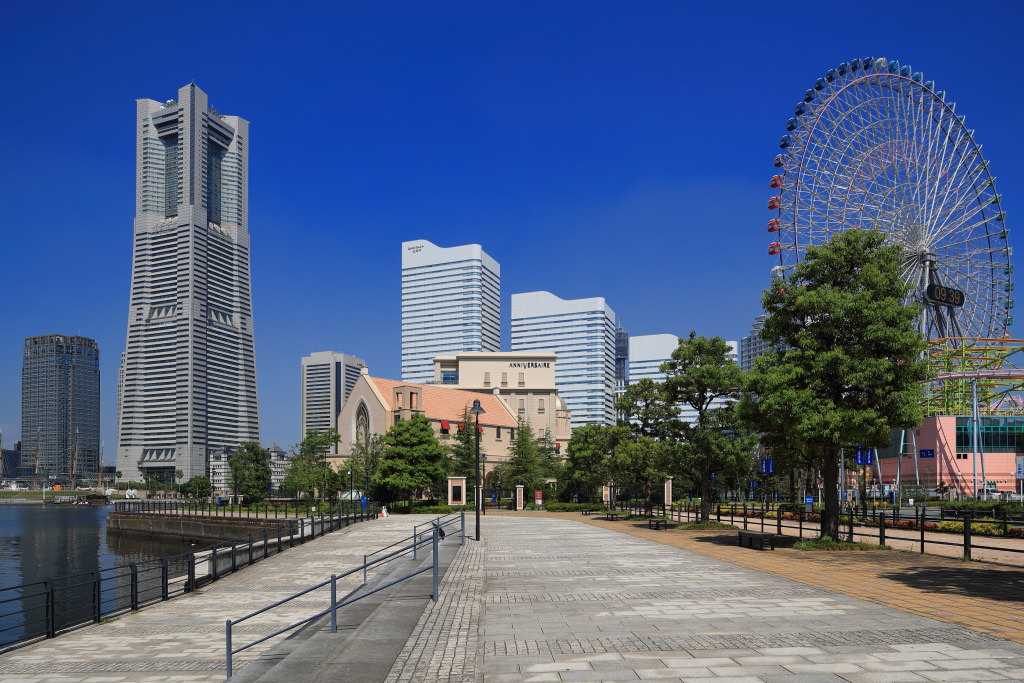 Buildings shot on TS-E lens with shift correction