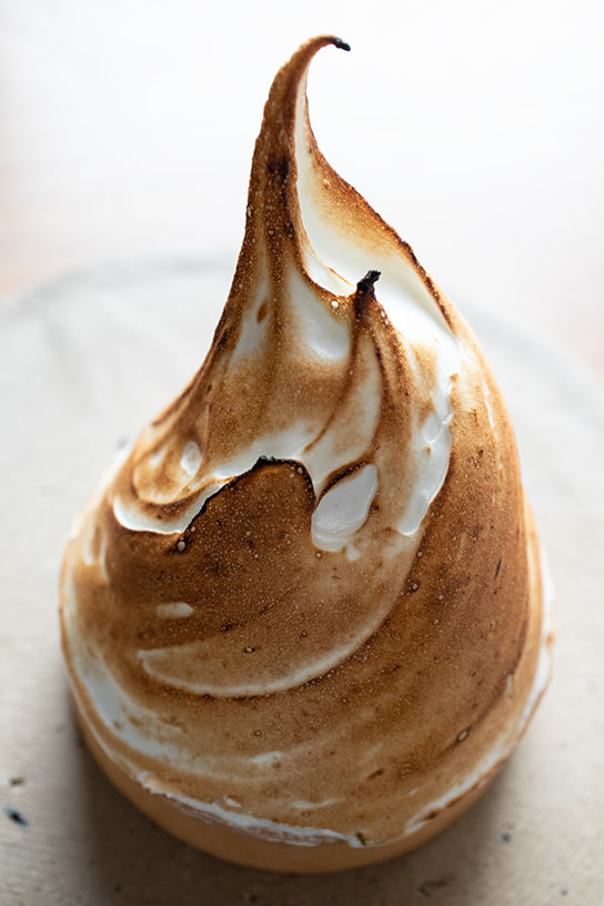 Tart with toasted meringue cream