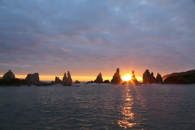 Rocks in sea during sunrise without ND filter