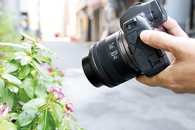 Shooting flowers at closest focusing distance