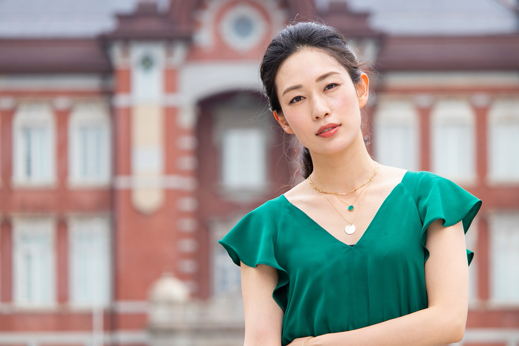 Model in front of Tokyo Station
