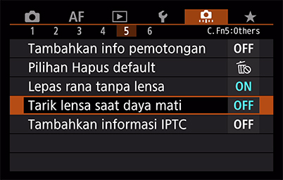 EOS R menarik lensa pada menu power-of