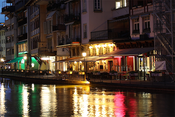 Night scene with no blurring