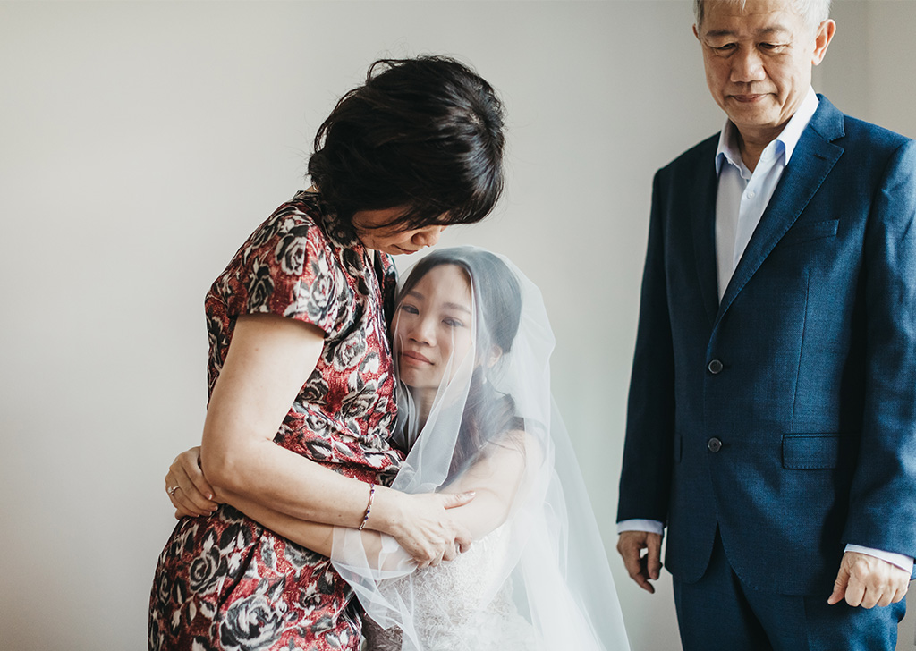 Bride hugging mum in tears