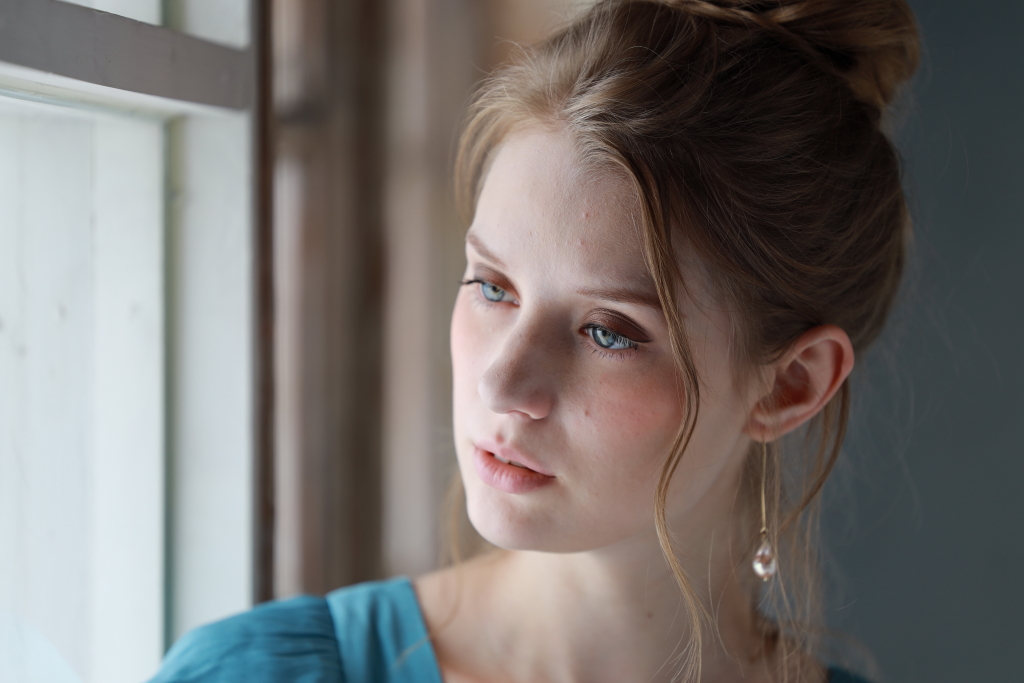 Shoulder-up portrait of lady