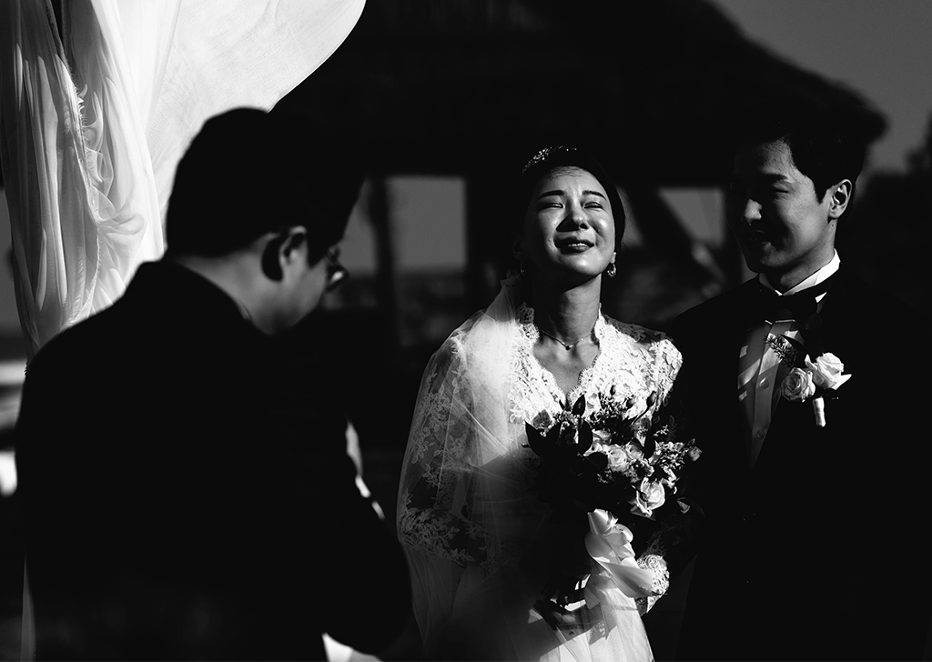 Black & white photo of couple making wedding vows